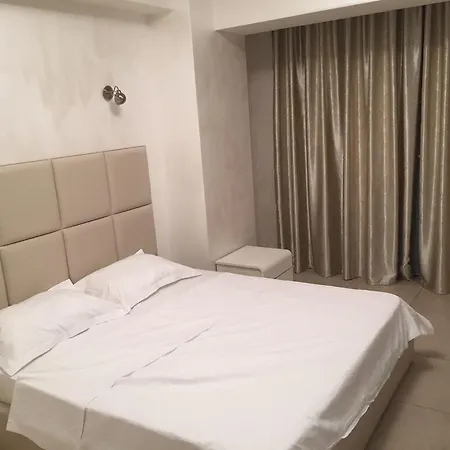 Eleni Tudor's * Mamaia